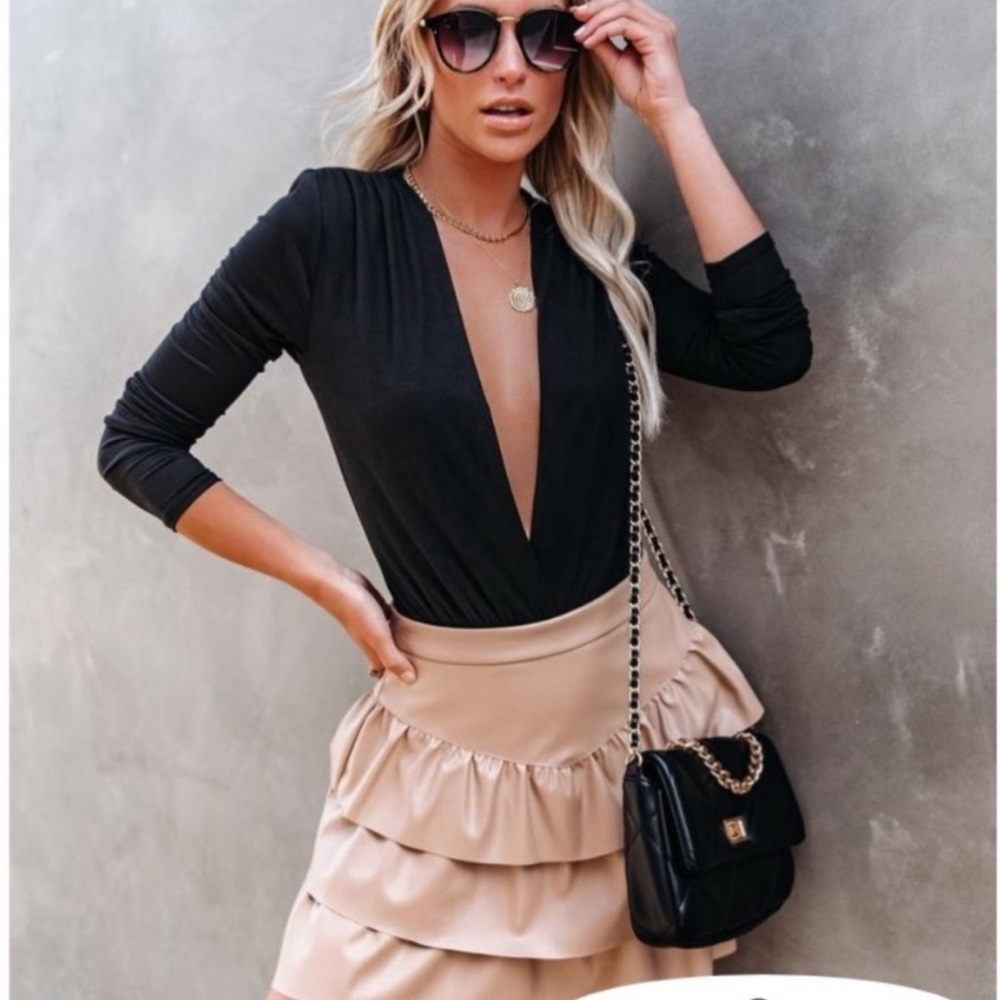 Vici black deep v plunge padded puff sleeve long sleeve thong bodysuit large